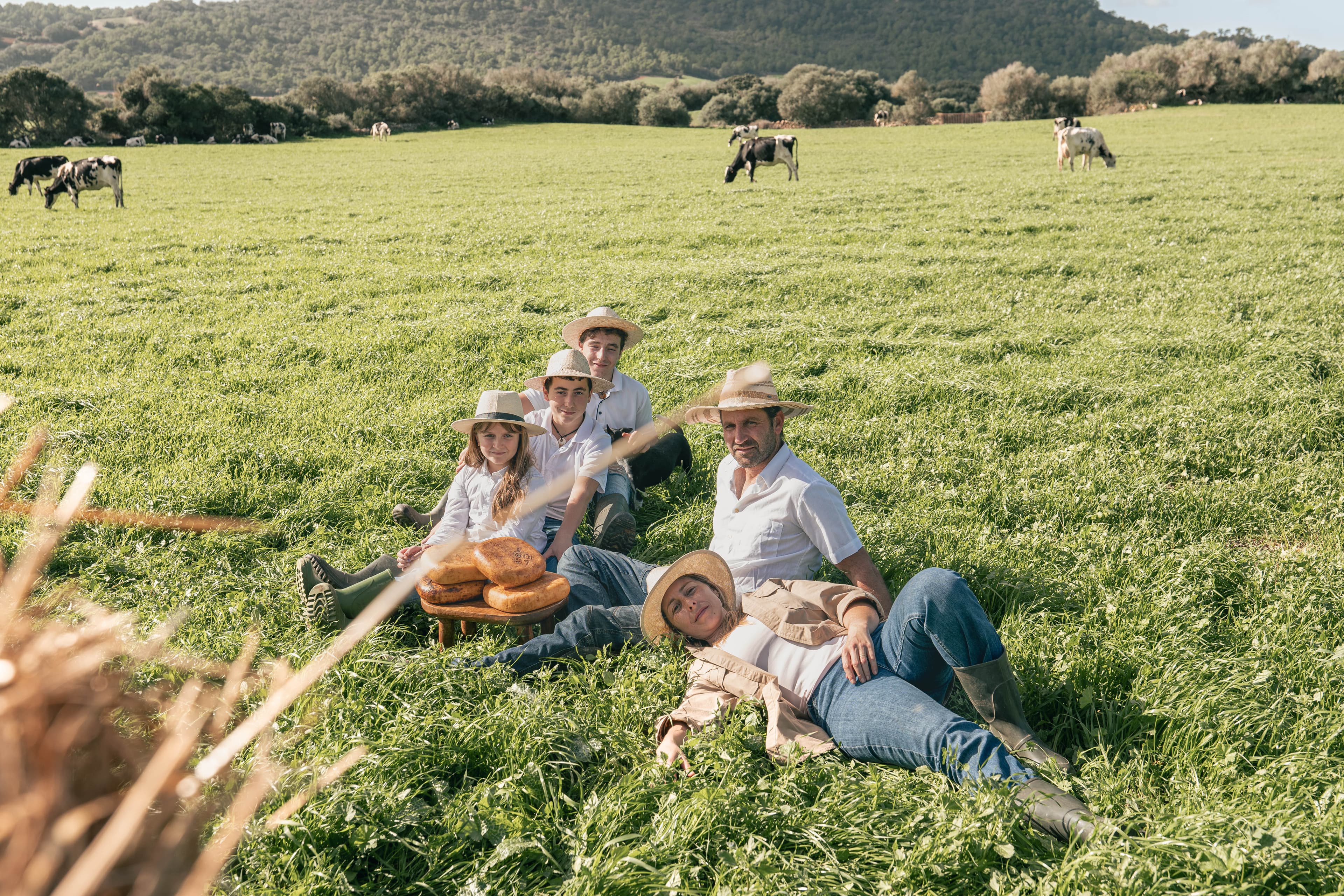 La familia de Binisues en el paisaje menorquín